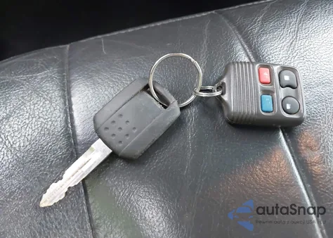 2005 Mercury Grand Marquis Ls/Lse from USA, damaged, VIN 2MEFM75W55X650289